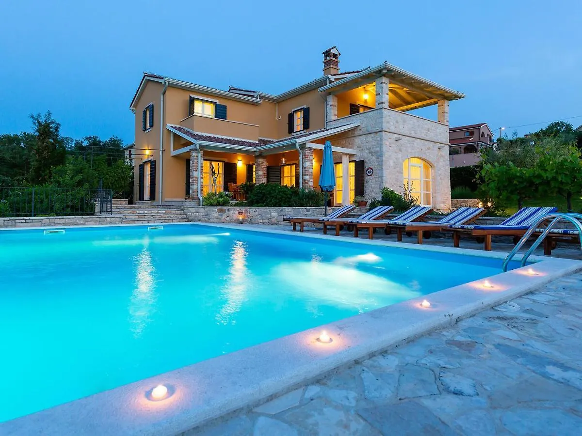 Villa Salvea With Heated Pool Montižana 0*,